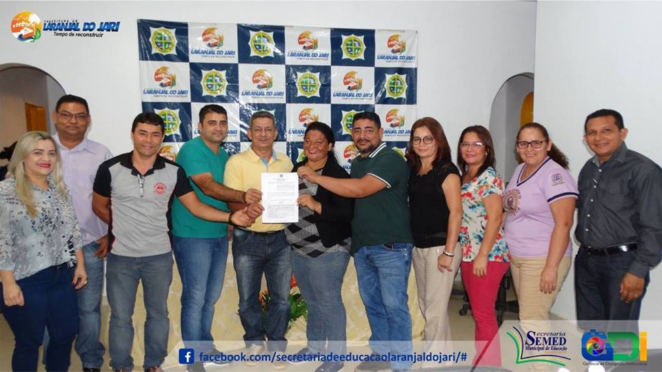 PREFEITO MÁRCIO SERRÃO ASSINOU DECRETOS QUE POSSIBILITAM À SECRETARIA MUNICIPAL DE EDUCAÇÃO O GERENCIAMENTO DO FUNDO MUNICIPAL DE EDUCAÇÃO.